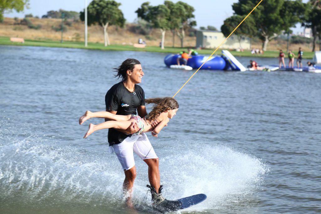 גלישה בטוחה- התערבות הורים by shira levi - Illustrated by שירה לוי  - Ourboox.com