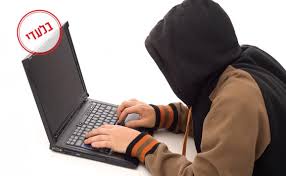 האינטרנט הינה המצאה גאונית אשר הביאה להקלה משמעותית בחיינו באספקטים שונים והפכה את השגרה שלנו לכזאת המאפשרת לסיים פעולות שבעבר לקחו זמן משמעותי בלחיצת כפתור. עם זאת כלי זה שאמור לשמש אותנו באופן מוסרי ופרודוקטיבי לעיתים משמש גם ככר לפעילות מינית נרחבת אשר חלקה אינו חוקי וחושף את העוסק בכך להפרות של החוק הפלילי ובכללן האופציה לעבור עבירה של הטרדה מינית.