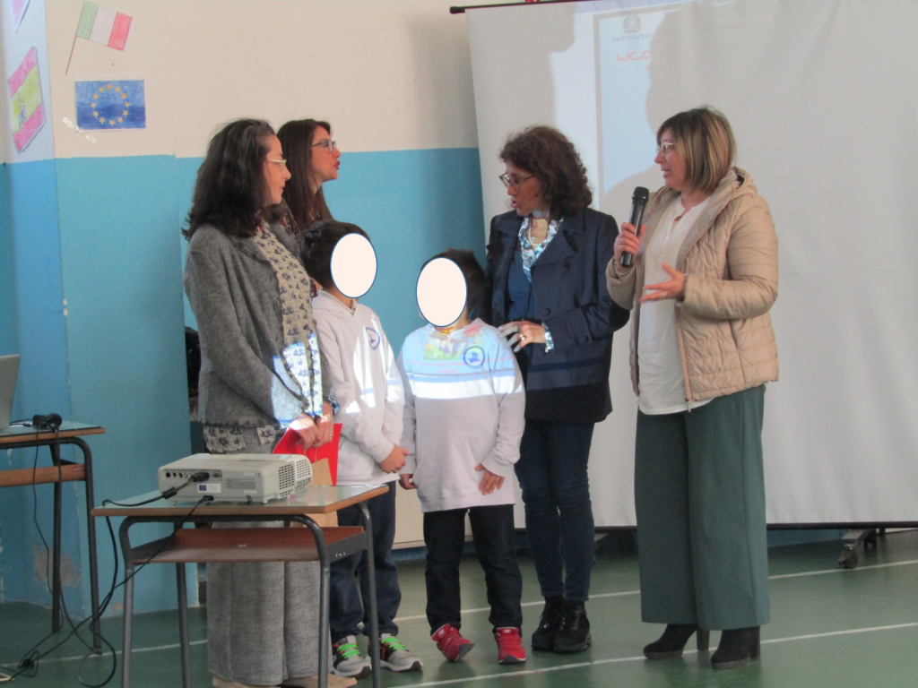 L’altalena della felicità by Scuola Primaria "Giuseppe Settanni" - Ourboox.com