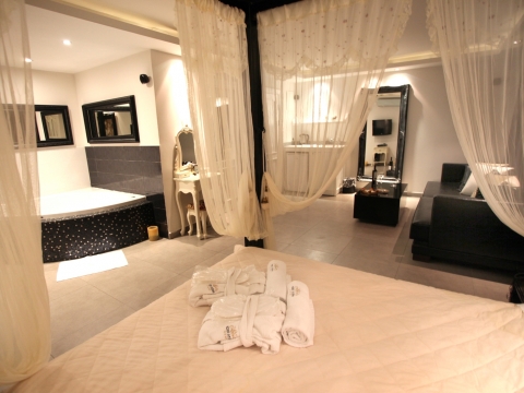 סובב קניונים by liem dahan - Illustrated by ליאם דהן, מאי משאש, אסיל מורדי ואגנסה סבגי - Ourboox.com