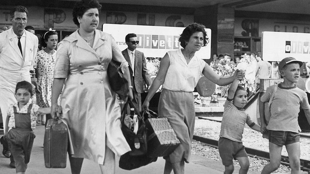 noi fuorisede by pina - Illustrated by Pina , Sara, e Brunella - Ourboox.com