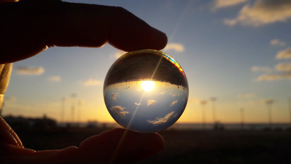 נקודת מבט- מתבוננים, מרגישים, חווים, כי הכל בעיני המתבונן! by ab - Illustrated by שולמית יוסף&אביבה בלומנטל  - Ourboox.com