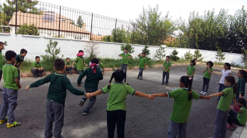 DEDEMİN VE NİNEMİN OYNADIĞI OYUNLAR by makbule - Ourboox.com