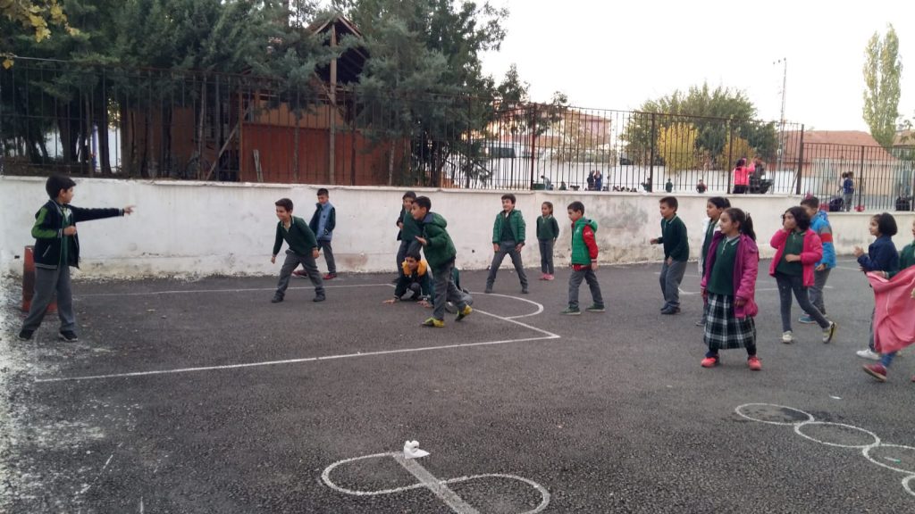 DEDEMİN VE NİNEMİN OYNADIĞI OYUNLAR by makbule - Ourboox.com