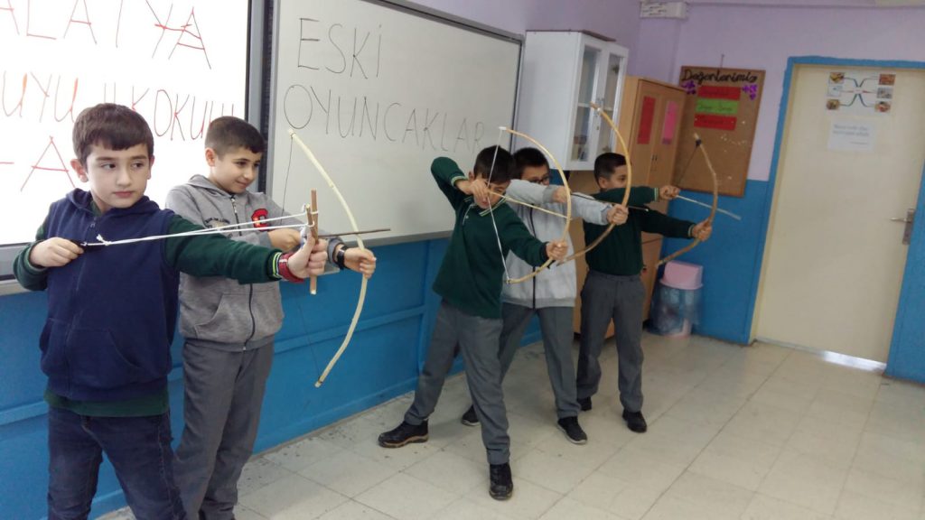 DEDEMİN VE NİNEMİN OYNADIĞI OYUNLAR by makbule - Ourboox.com