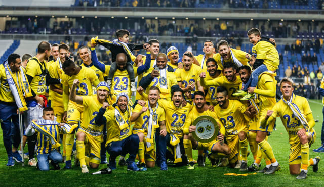 סיפורה של אלופה by shshshsh - Ourboox.com