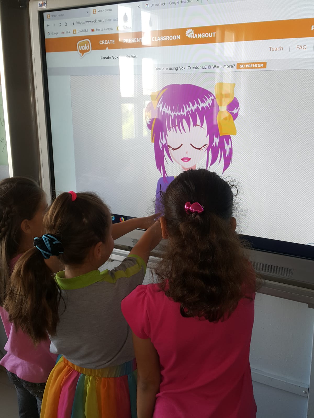 EĞLENEREK İNGİLİZCE ÖĞRENİYORUM by Meryem - Illustrated by Nevzat CAN Diyarbakır Yenişehir Güzel İlkokulu Okul Tanıtımı Meryem GÜLER Viranşehir İmam Ebu Hanife İHO Yağmur DEMİRTAŞ Viranşehir İMKB İlkokulu Nahide Elçin Yıldız Hanife Şefik Celep İlkokulu Kübra OĞUZ KIRLIK İMAM HATİP ORTAOKULU - Ourboox.com