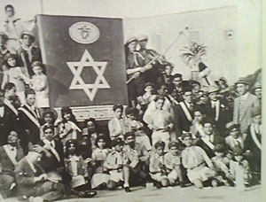 התמודדות היהודים עם חיי היום יום הקשיים בגטו ב – 1939 – 1942 by Haya - Illustrated by עדי קרטן, ליהי אלקלעי וחיה ליבוביץ - Ourboox.com