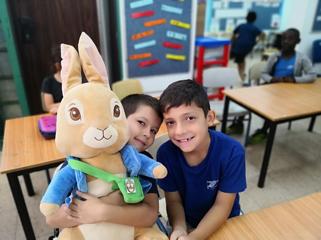 מכתבים מפליקס by Maayan Menashe - Illustrated by מרחב לשם א-3 - Ourboox.com