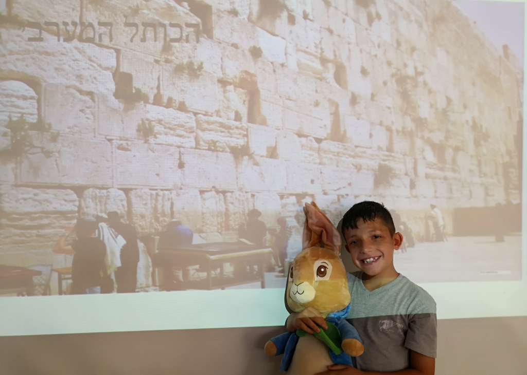 מכתבים מפליקס by Maayan Menashe - Illustrated by מרחב לשם א-3 - Ourboox.com