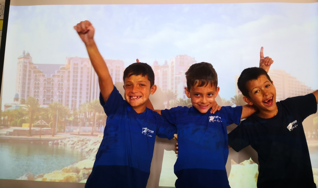 מכתבים מפליקס by Maayan Menashe - Illustrated by מרחב לשם א-3 - Ourboox.com