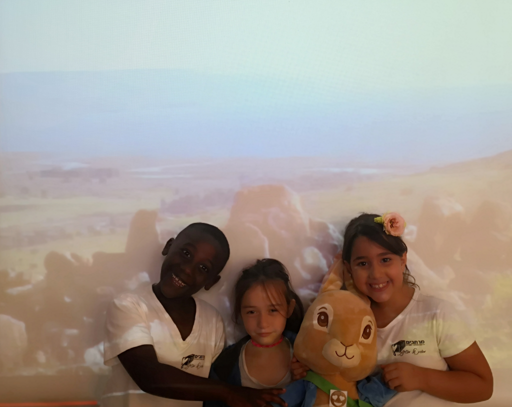 מכתבים מפליקס by Maayan Menashe - Illustrated by מרחב לשם א-3 - Ourboox.com