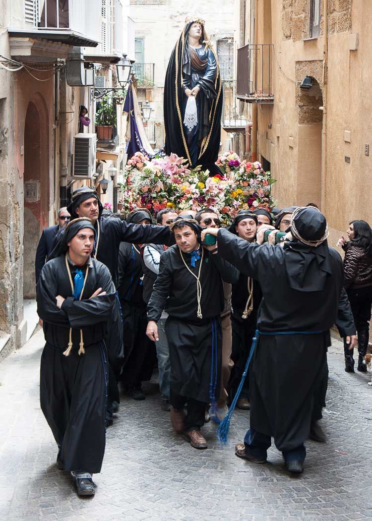 Celebrating Easter in Italy by Sinopoli students - Ourboox.com