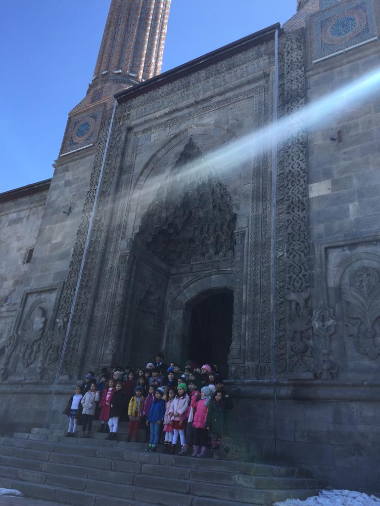 ŞEHRİMİZİN TARİHİ YAPILARINI GEZİYORUZ by Serap - Ourboox.com