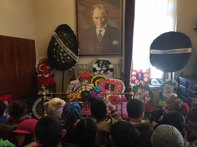 ŞEHRİMİZİN TARİHİ YAPILARINI GEZİYORUZ by Serap - Ourboox.com