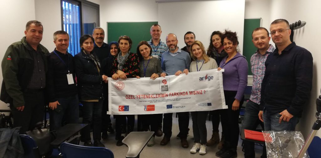 Endülüs-Sevillia by saadet bulut - Illustrated by saadet bulut - Ourboox.com