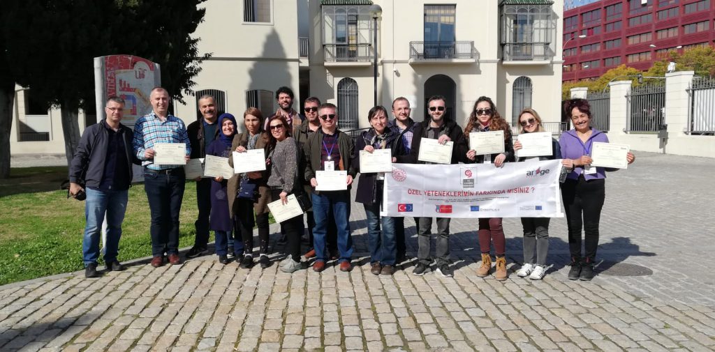 Endülüs-Sevillia by saadet bulut - Illustrated by saadet bulut - Ourboox.com