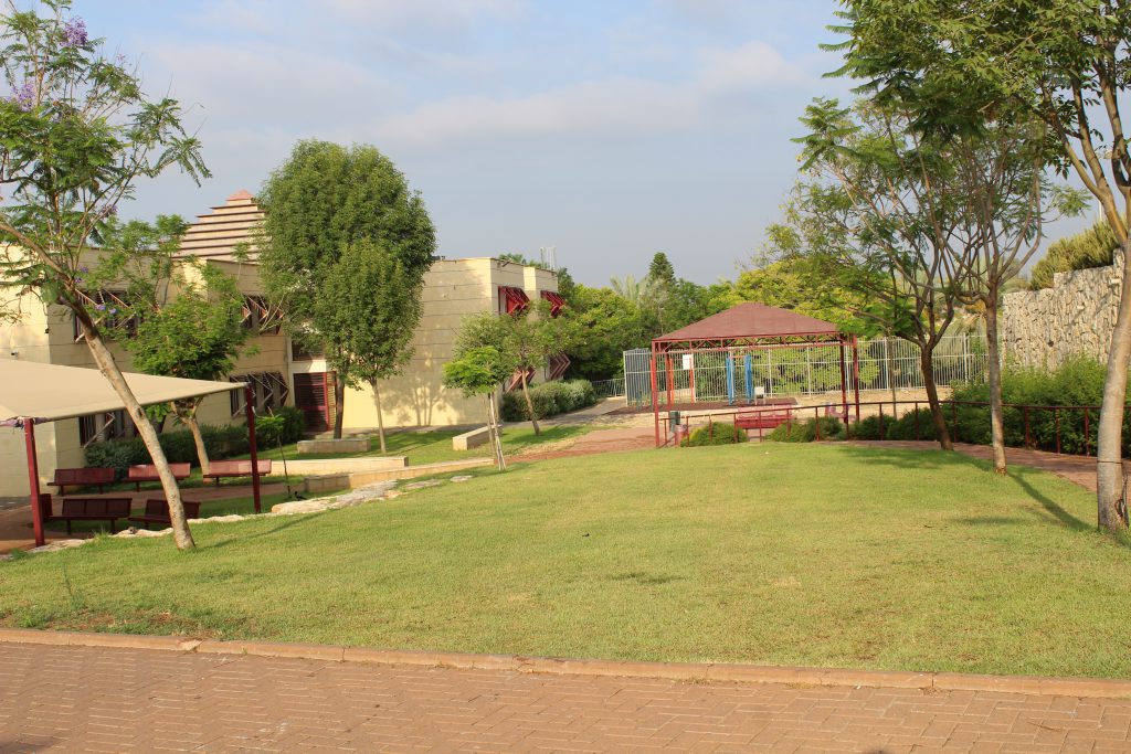 תיכון שוהם בתמונות by Ariel Klefner - Ourboox.com