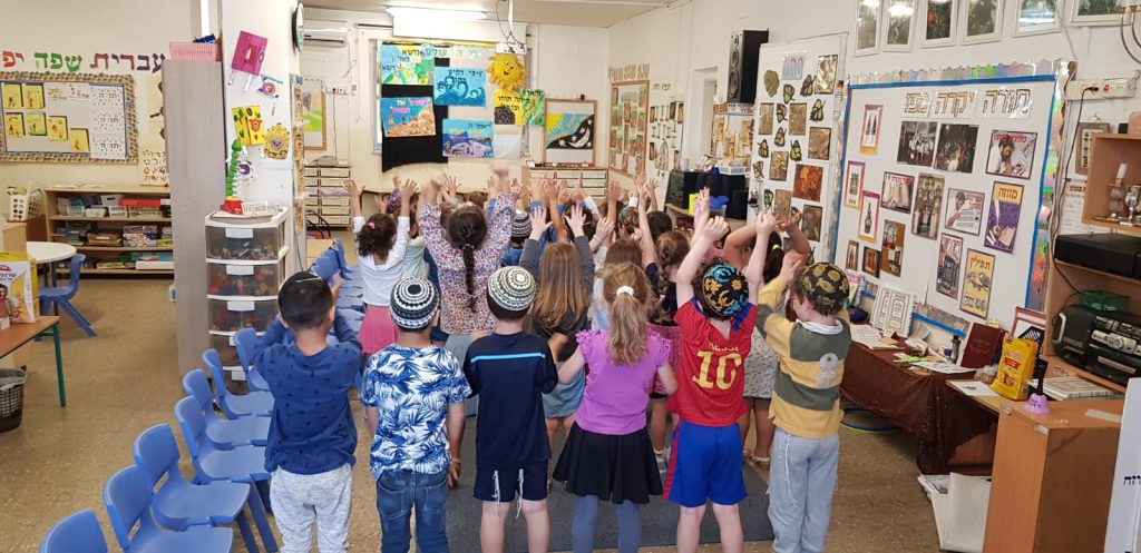 חנוכה – גן ניצן by abigail - Illustrated by יובל אביגיל בולנדי - Ourboox.com