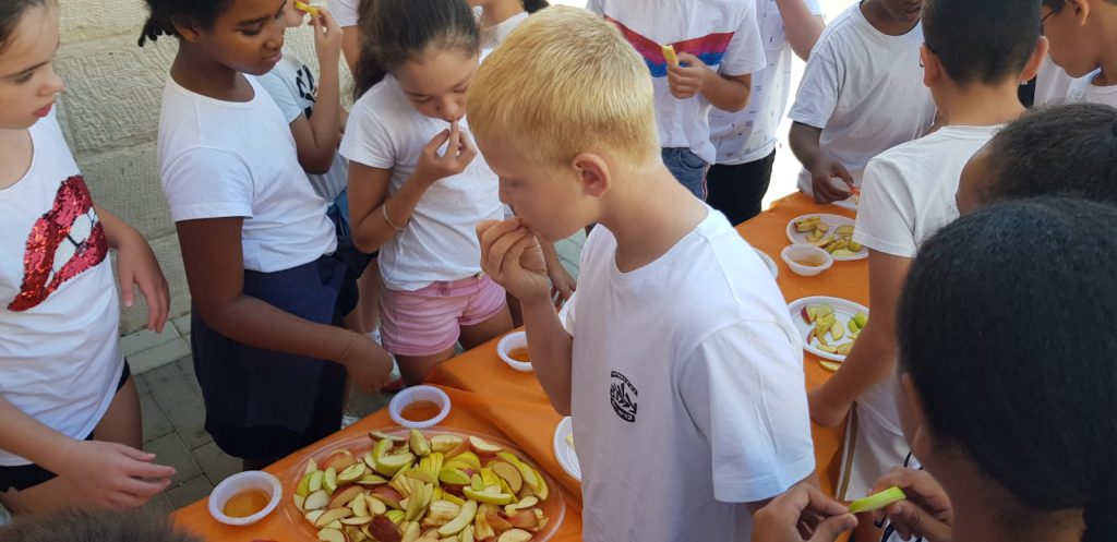 פותחים בחיוך בבית ספר “עלומים” את שנת הלימודים תש”פ by LORET FAYTLOVICH - Ourboox.com