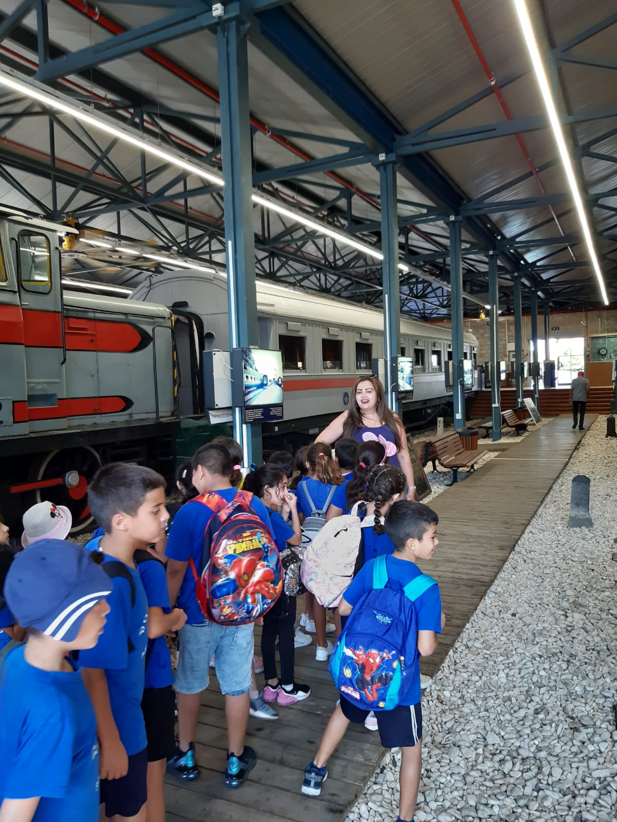 ننطلق معاً بالمسيرة التعليمية بالتحدي والمثابرة by rita - Illustrated by مربيتنا الجميلة - Ourboox.com