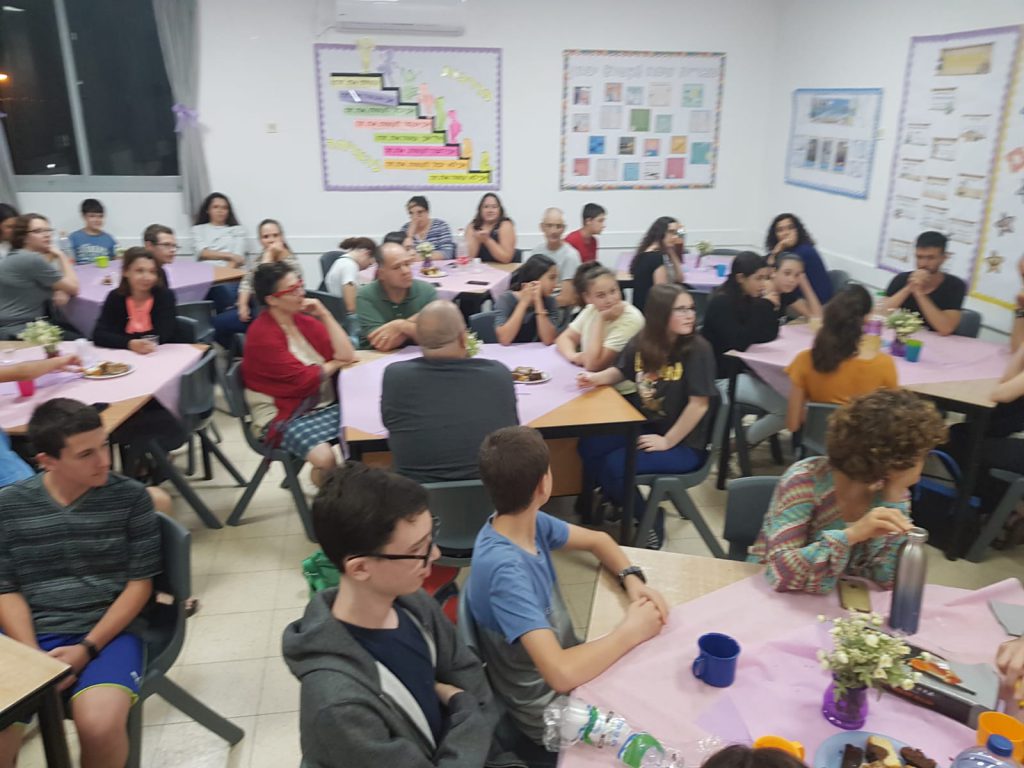 חודשון אוקטובר by michal hunga - Illustrated by עריכה - ריקי חיון - Ourboox.com