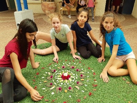 חודשון אוקטובר by michal hunga - Illustrated by עריכה - ריקי חיון - Ourboox.com