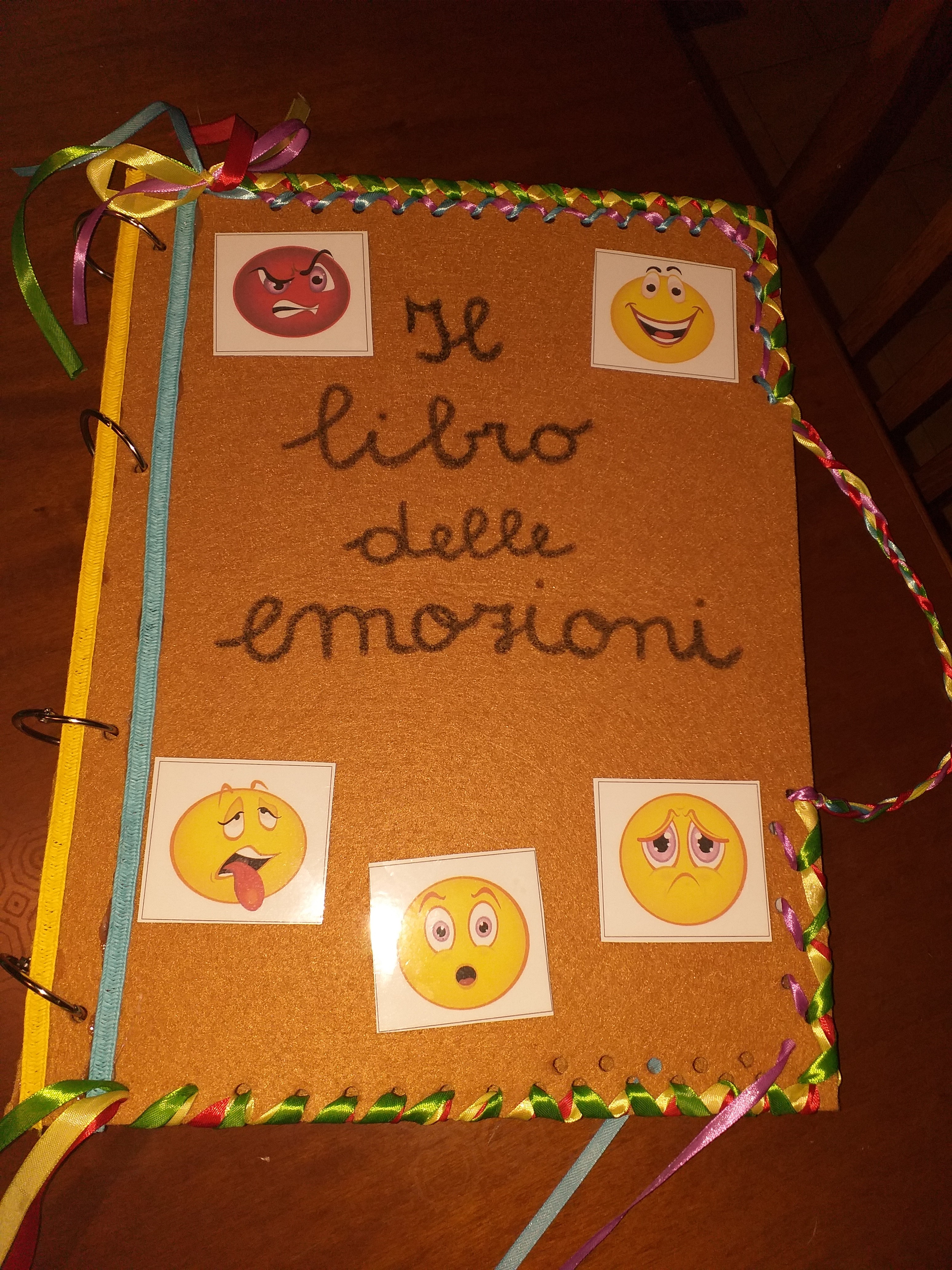 Lavorare sul libro sensoriale by Vincenza e Emilia - Illustrated by Vincenza & Emilia - Ourboox.com