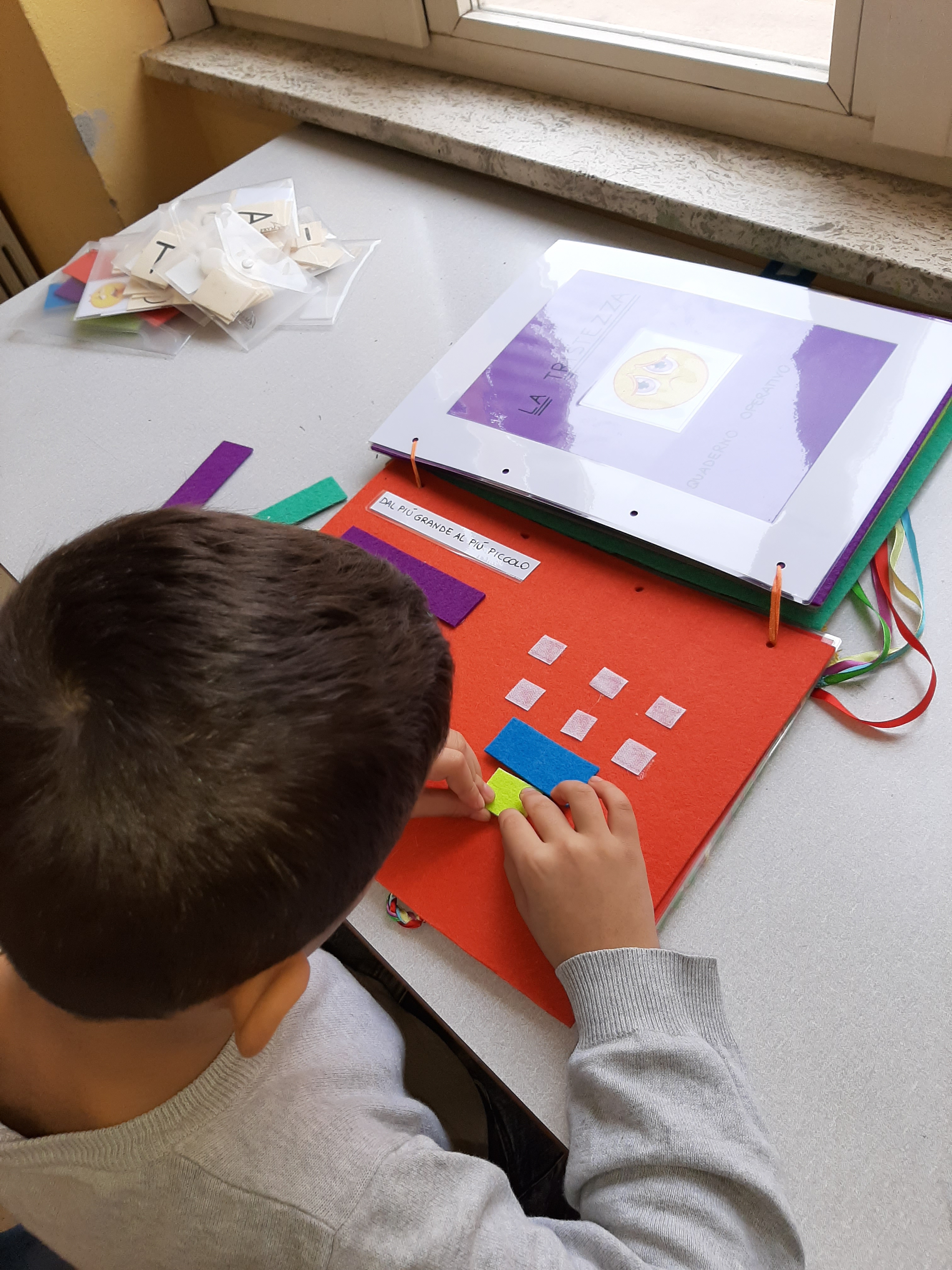 Lavorare sul libro sensoriale by Vincenza e Emilia - Ourboox.com