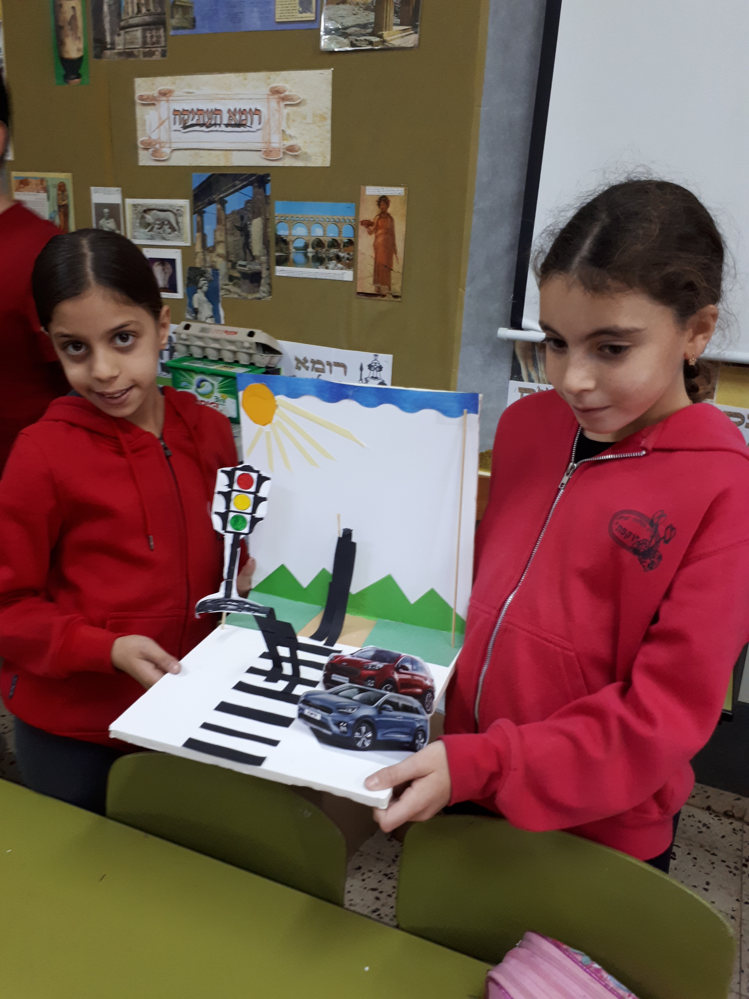 יצירות שבוע “זהירות בדרכים” by margarita - Ourboox.com