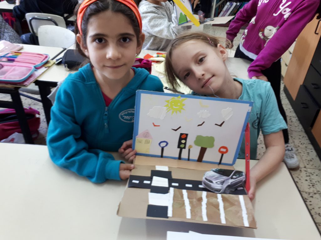 יצירות שבוע “זהירות בדרכים” by margarita - Ourboox.com