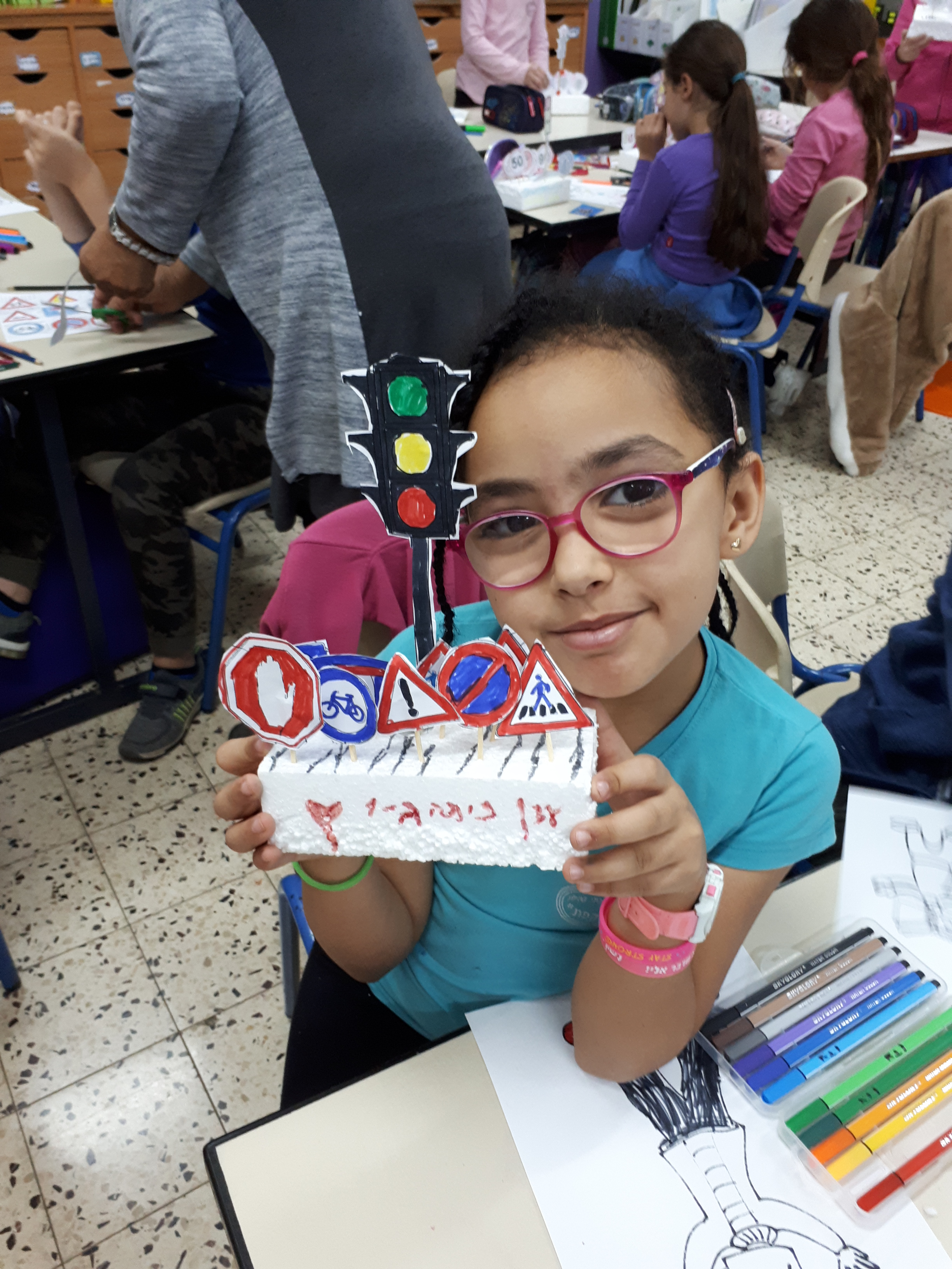 יצירות שבוע “זהירות בדרכים” by margarita - Ourboox.com