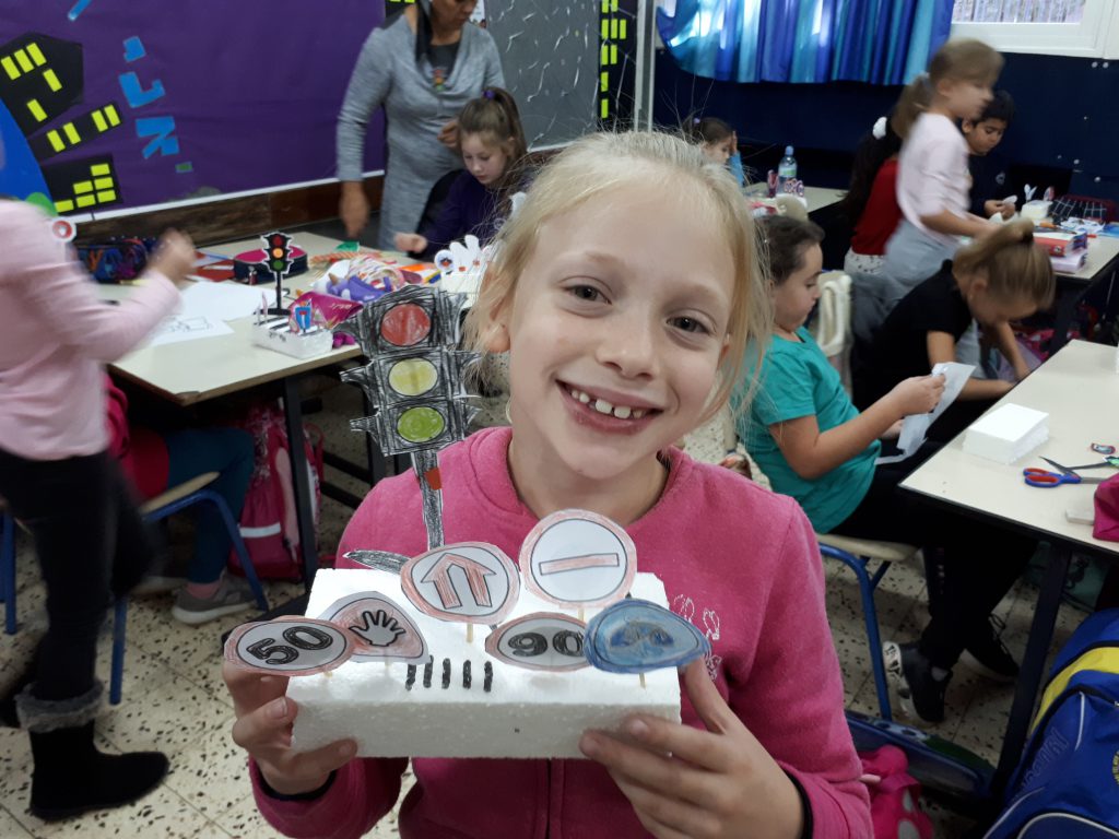 יצירות שבוע “זהירות בדרכים” by margarita - Ourboox.com