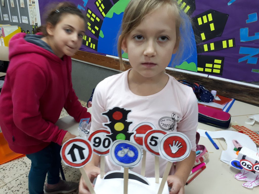 יצירות שבוע “זהירות בדרכים” by margarita - Ourboox.com