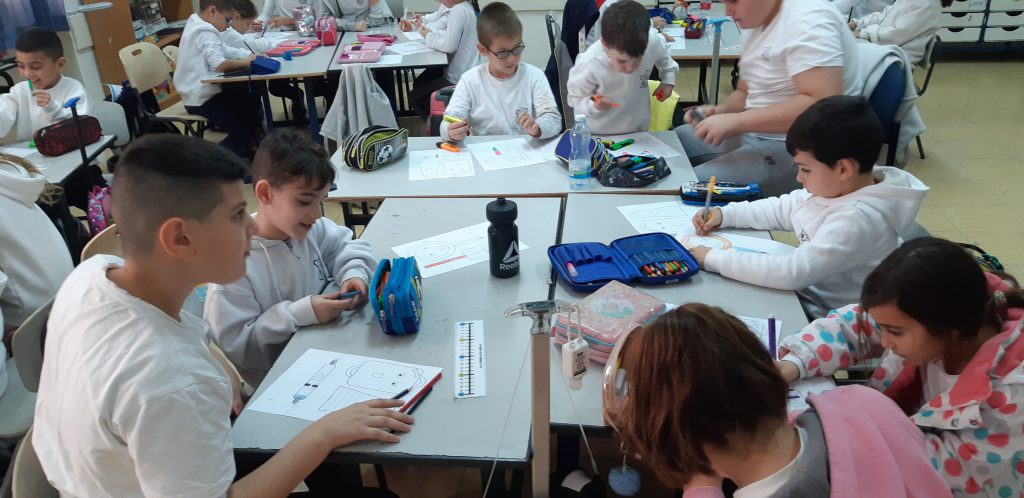 פעילות חונכות חנוכה by keren - Illustrated by קרן פיטי - Ourboox.com