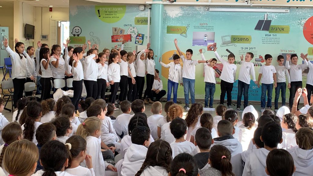 מחיי בית הספר “מכבים” by merav hod - Illustrated by מירב הוד - Ourboox.com