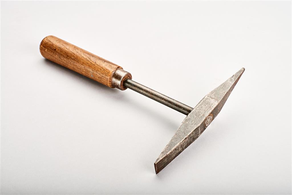 הפטיש והמסמר by esti - Ourboox.com