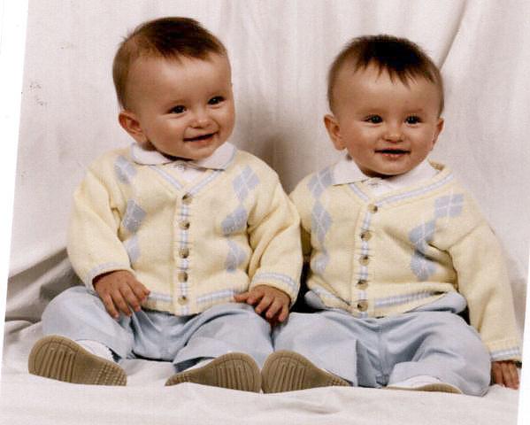 التوام المتشابهان by ALMAS - Ourboox.com