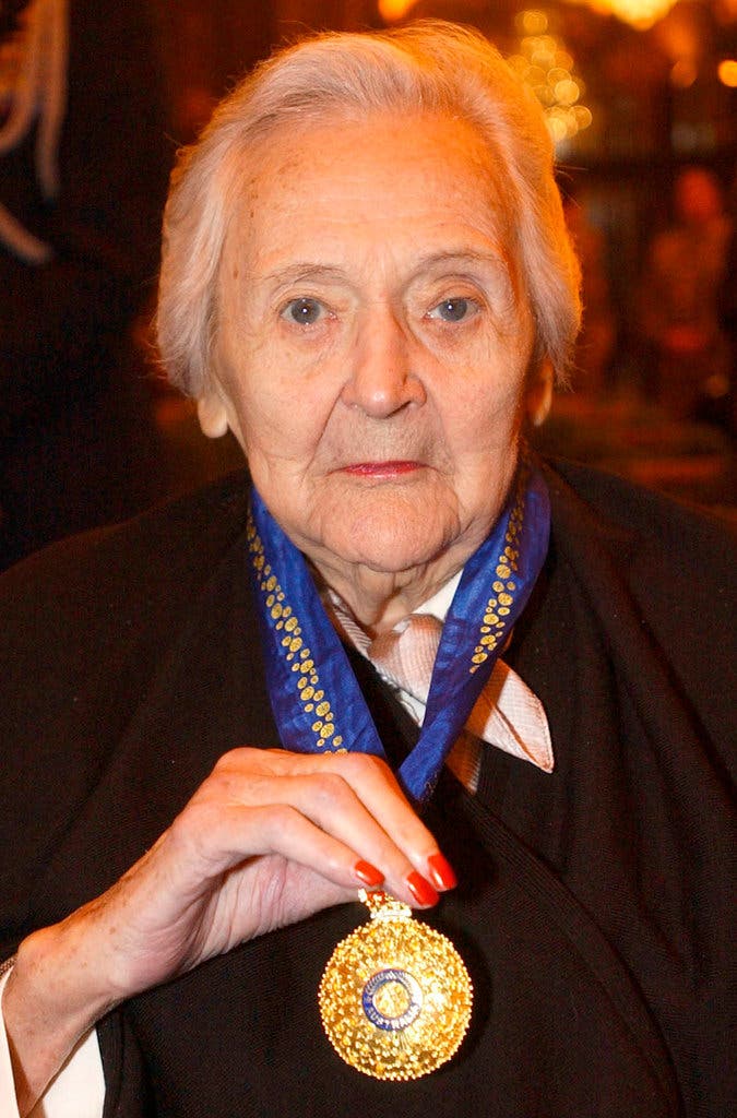 Nancy Wake by eviatar ben yakar - Illustrated by Eviatar Ben Yakar, yud3 - Ourboox.com