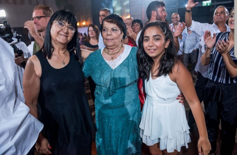 עבודת שורשים by roni amit - Illustrated by רוני עמית - Ourboox.com