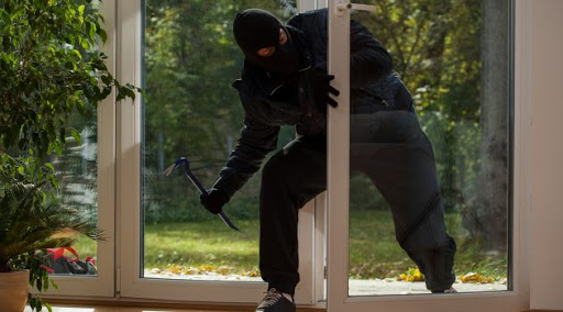 לואיס וחבורת הגנבים by avner israeli - Ourboox.com