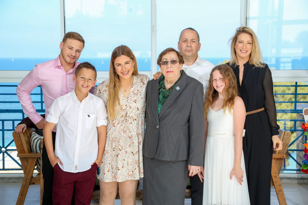 עבודת שורשים אלון כהן by Alon Cohen - Illustrated by אלון כהן - Ourboox.com