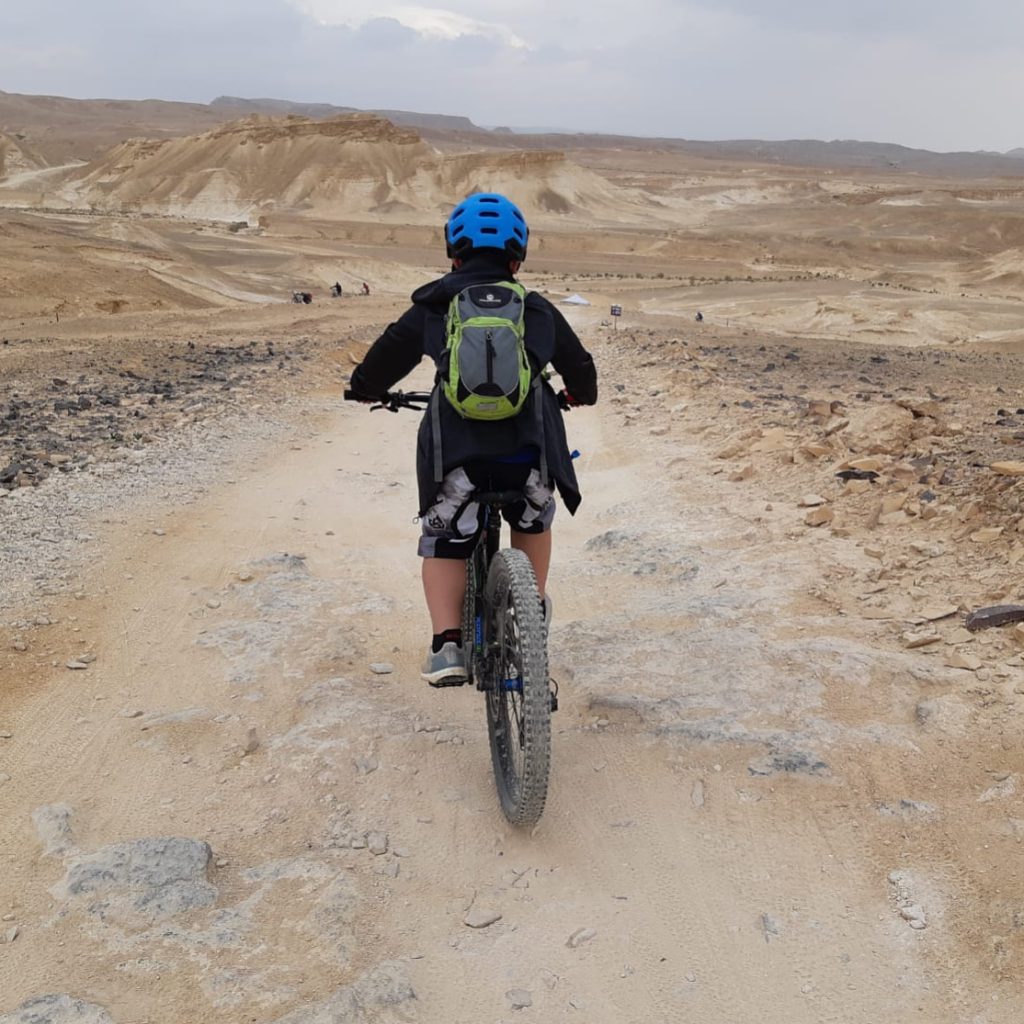 עבודת שורשים by Oded Reuvan - Illustrated by Oded Reuvan - Ourboox.com