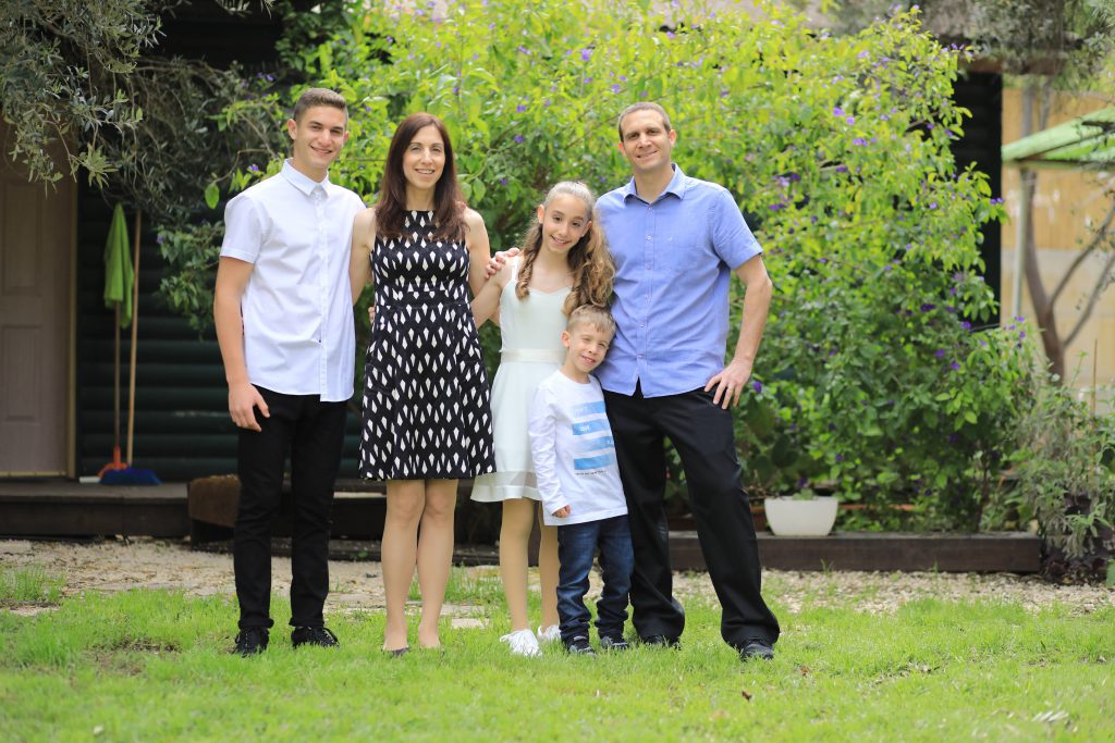 עבודת שורשים by Adi Ben Ari - Ourboox.com