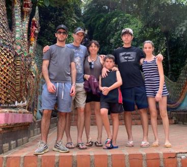 עבודת שורשים by Oryan Lempert - Illustrated by אוריין למפרט - Ourboox.com