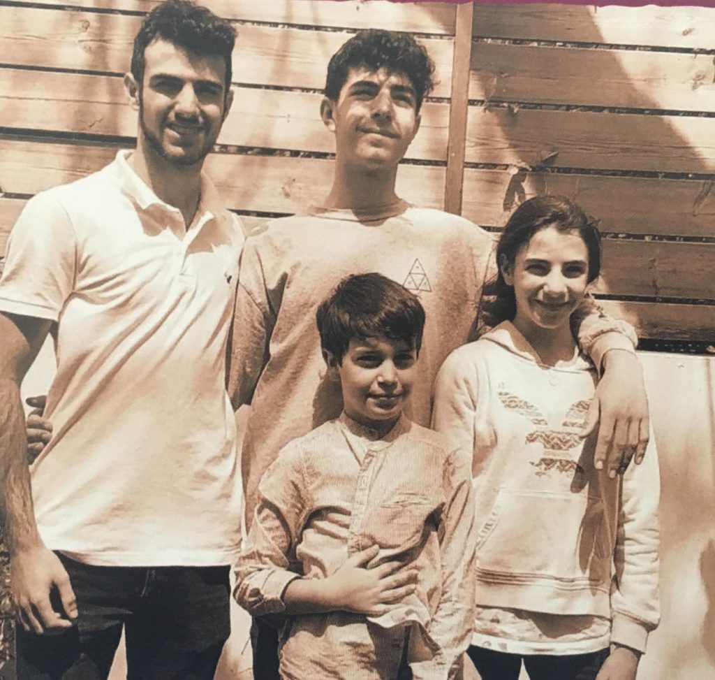 עבודת שורשים by Oryan Lempert - Illustrated by אוריין למפרט - Ourboox.com