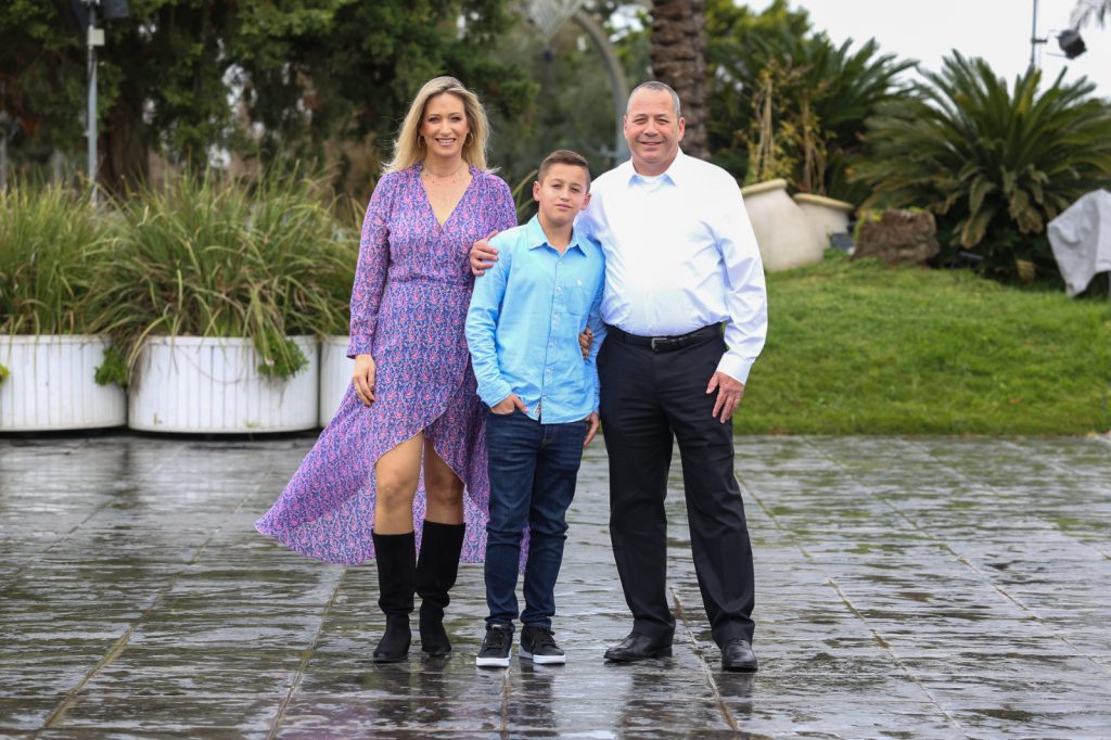 עבודת שורשים אלון כהן by Alon Cohen - Illustrated by אלון כהן - Ourboox.com