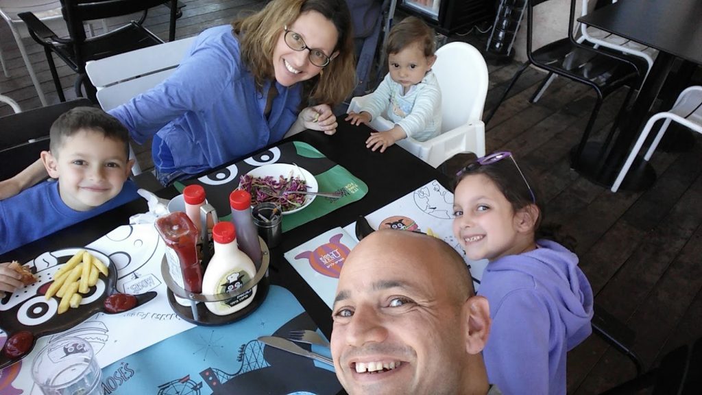 עבודת שורשים by neta canetti - Illustrated by נטע קנטי - Ourboox.com