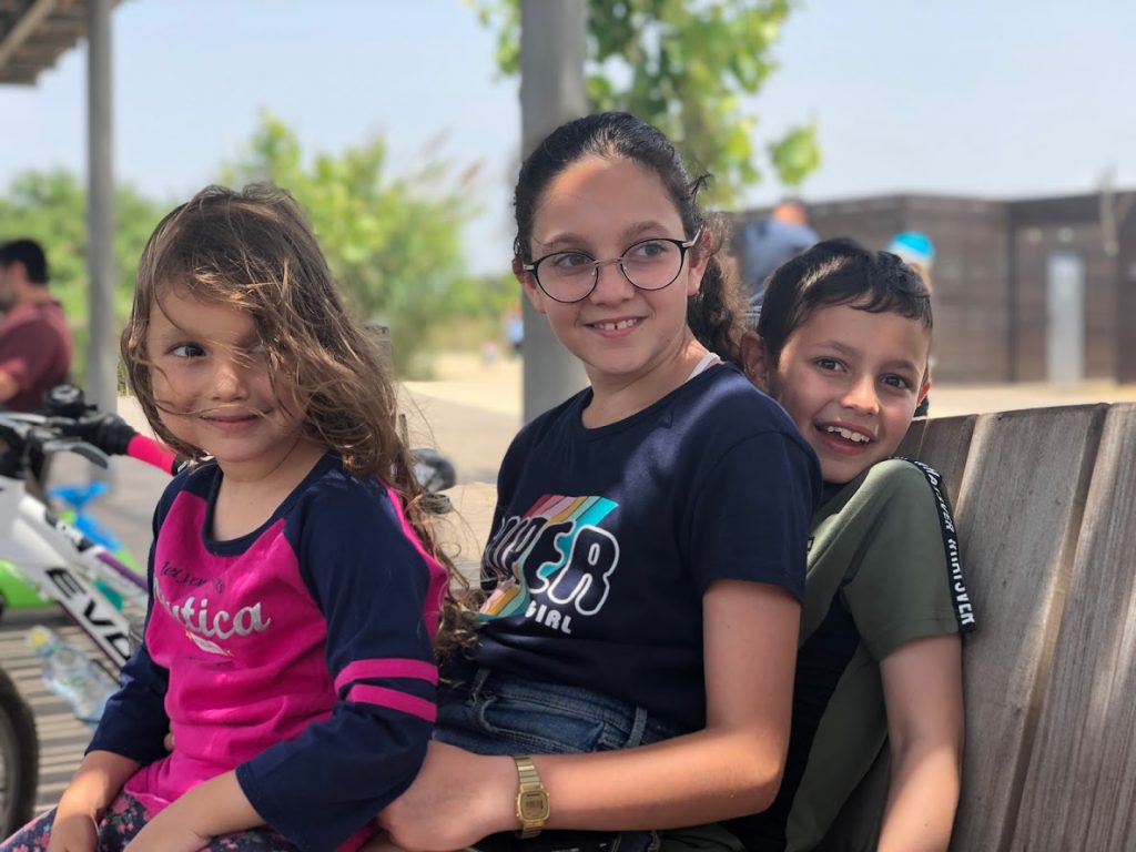 עבודת שורשים by neta canetti - Illustrated by נטע קנטי - Ourboox.com