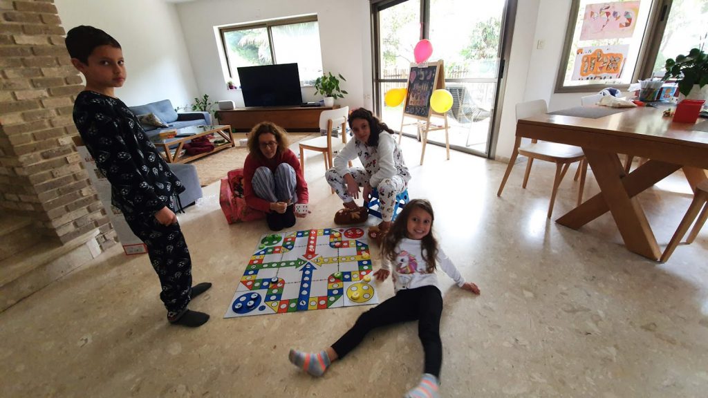 עבודת שורשים by neta canetti - Illustrated by נטע קנטי - Ourboox.com